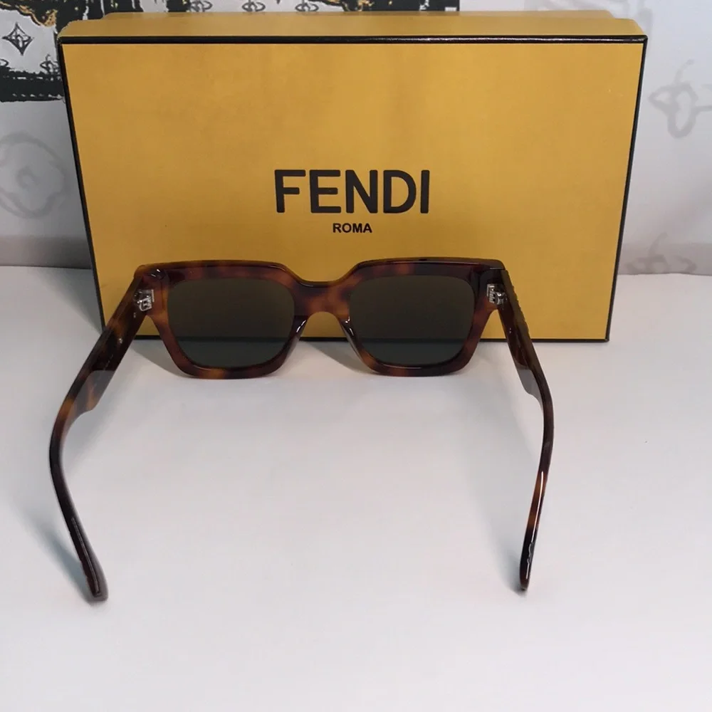 NEW Authentic Fendi FE40078I 52N Sunglasses – Havana / Green